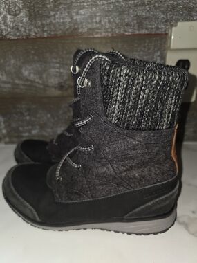Salomon Black and Gray Women's Winter Boots